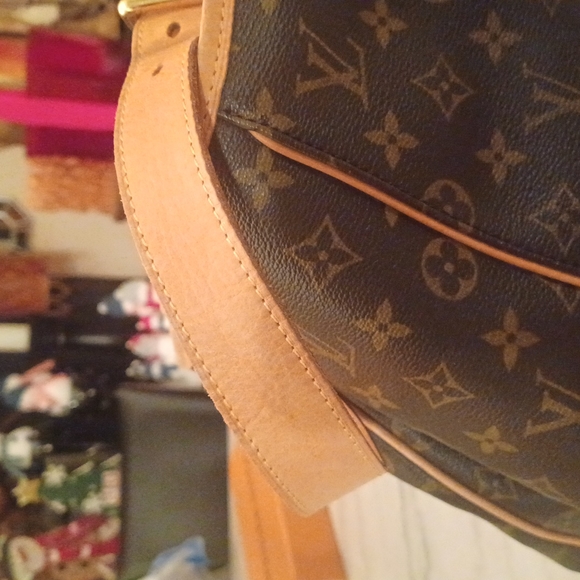 Louis Vuitton Galleria - Picture 7 of 10